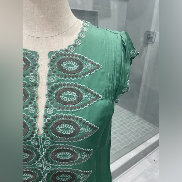BCBGMAXAZRIA GREEN SILK TOP SIZE SMALL - Picture 7 of 16